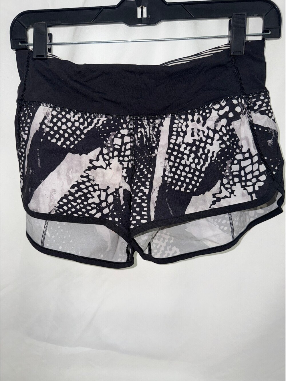 Lululemon Women's Athletic Shorts Size 4 Black and White Pattern